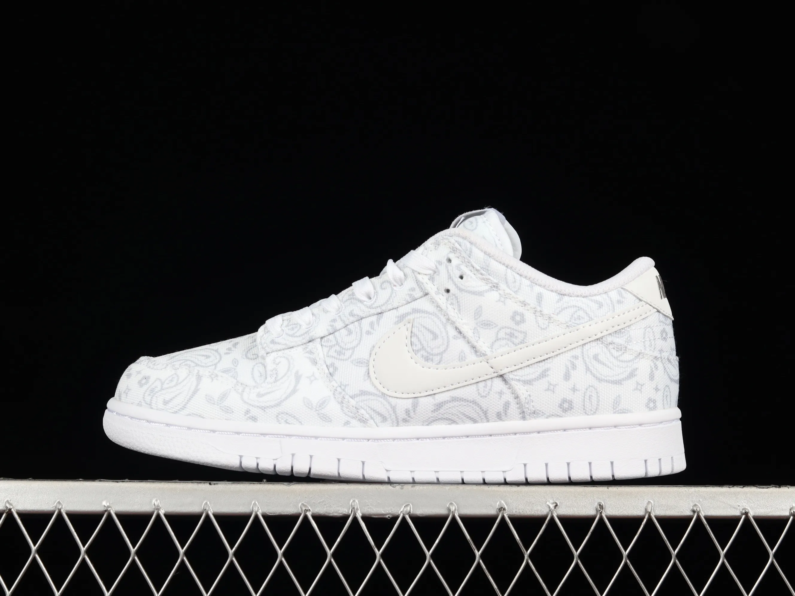 All categories Nk SB Dunk series Nk SB Dunk Low low-top sneakers pure original version Nk Dunk Low ESS "White Paisley" white cashew flower canvas SB low-top sports and leisure sneakers DJ9955-100